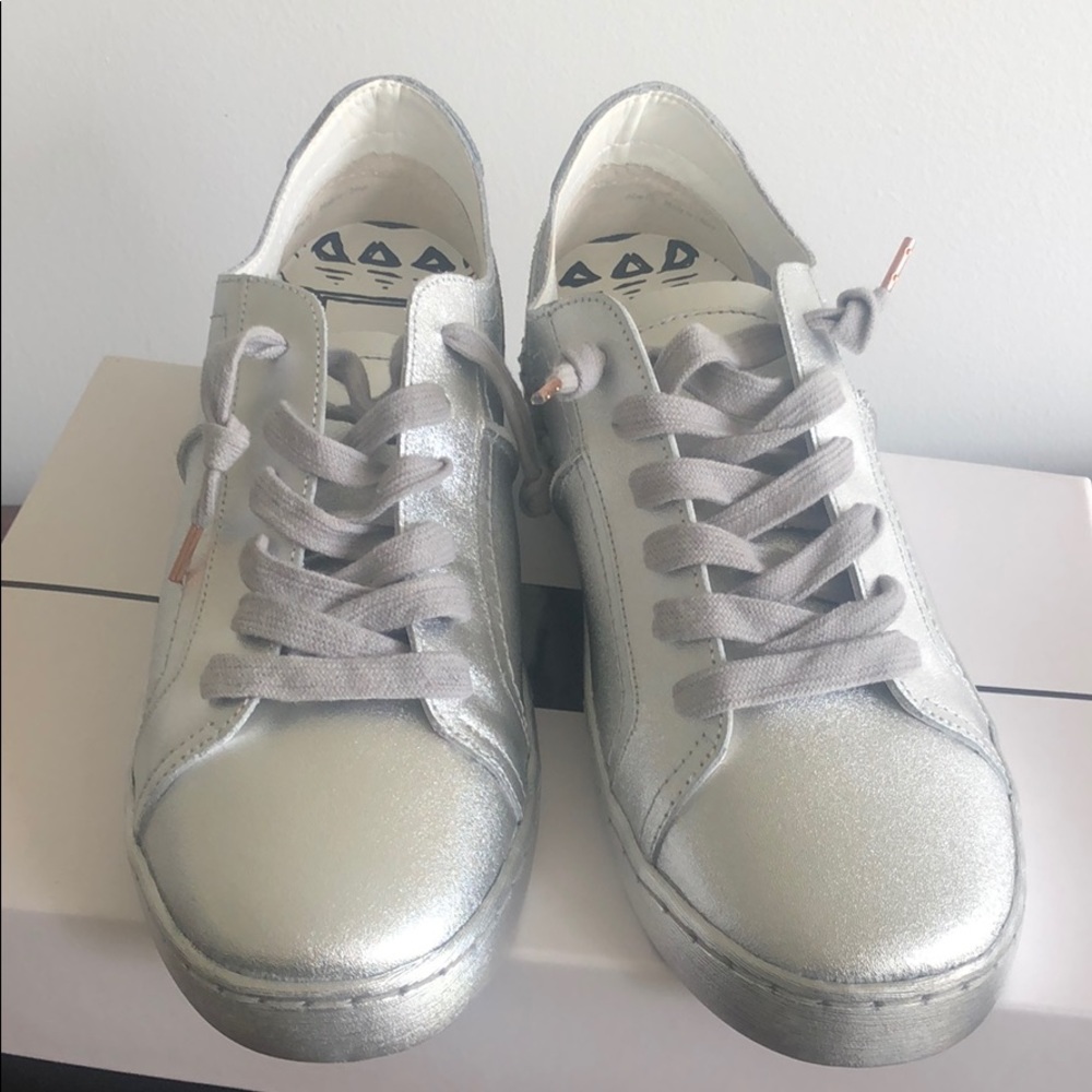 Dolce Vita Zalen Platinum Leather Sneaker